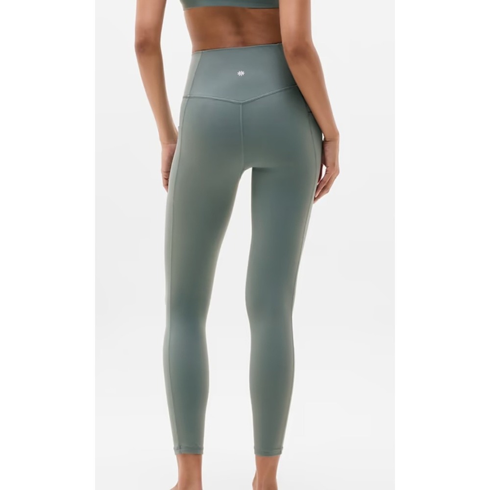 ATHLETA Salutation Stash High Rise 7/8 Leggings Size S Gym Yoga Athletic Pockets